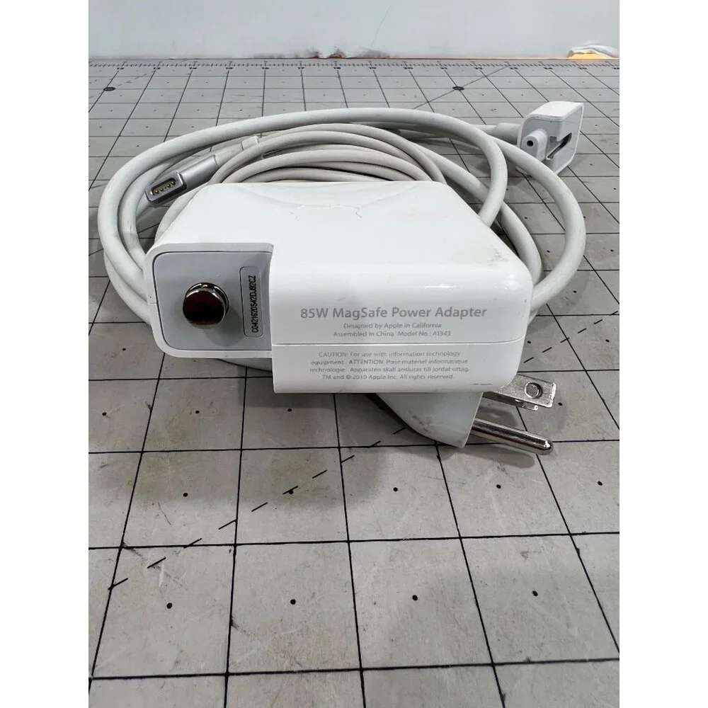 Apple White Power Adapter with Cable